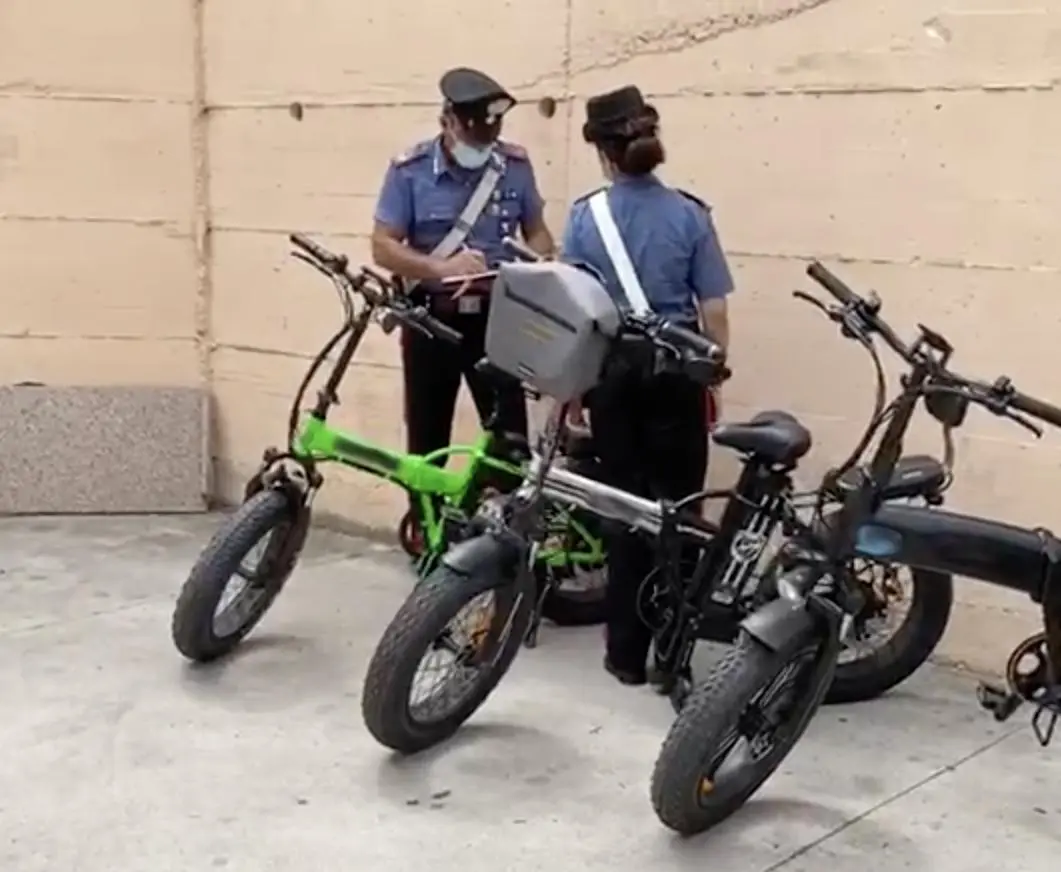 Avola e Noto (SR), stretta sulle biciclette elettriche alterate. I Carabinieri sequestrano 18 velocipedi e contestano circa 120 mila euro di sanzioni amministrative