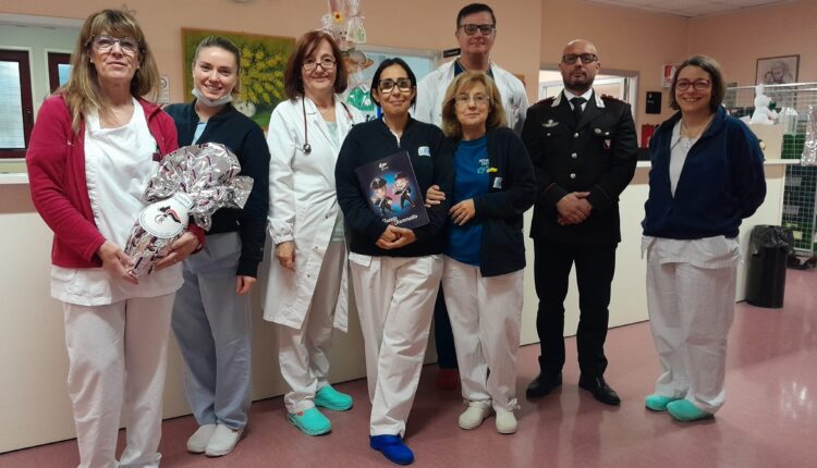 Cecina e Portoferraio, Livorno: auguri e uova di Pasqua in regalo dall’Arma dei Carabinieri ai reparti di pediatria dei locali presidi ospedalieri.