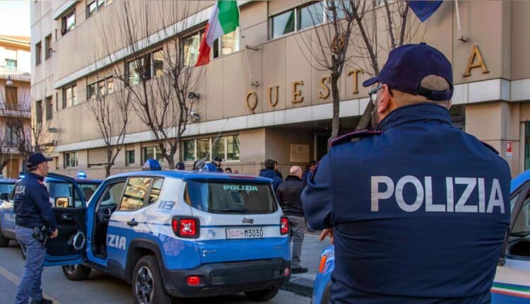 Cosenza: 18enne sferra un pugno a un poliziotto. Arrestato per il reato di resistenza e lesioni aggravate a pubblico ufficiale.