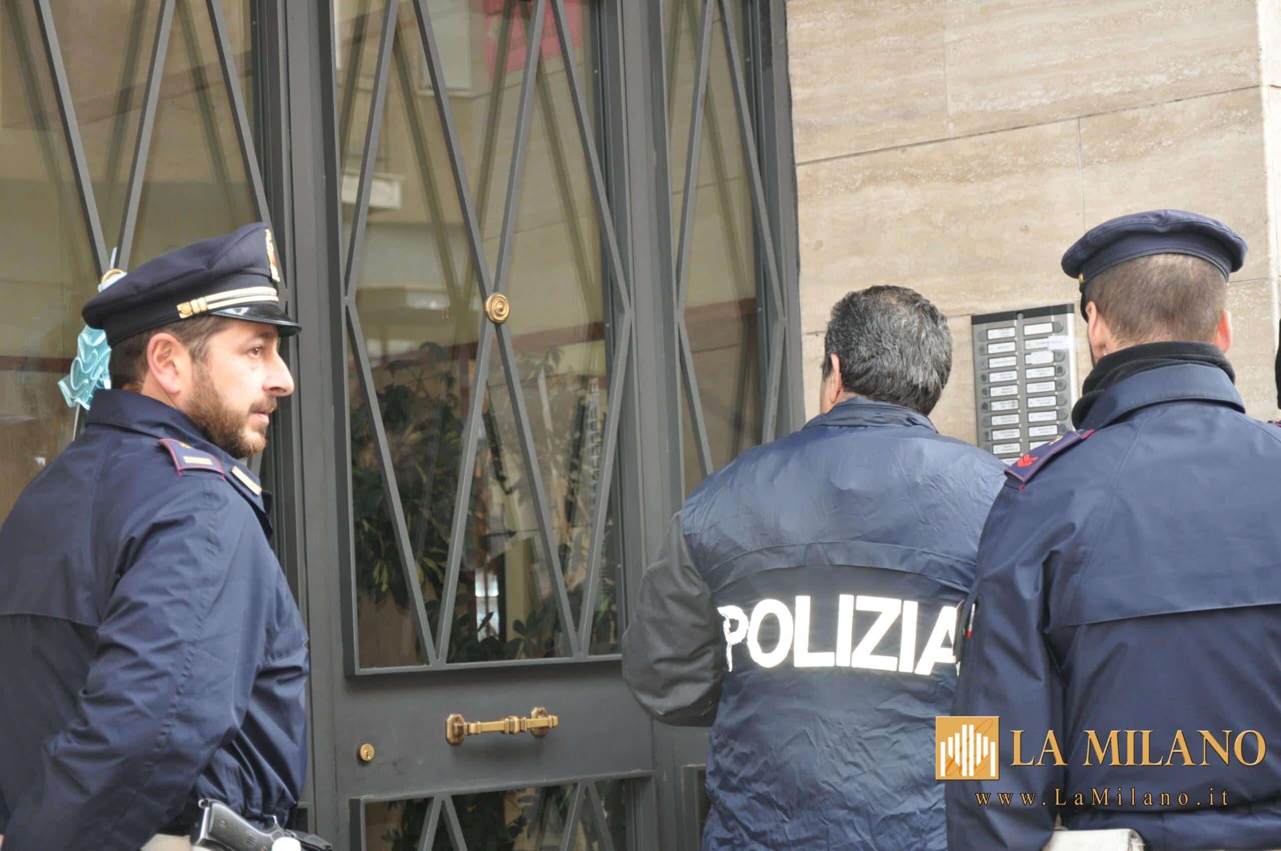 Roma, la Polizia di Stato ha tratto in arresto due romani, di 22 e 42 anni, poiché gravemente indiziati del reato di maltrattamenti in famiglia