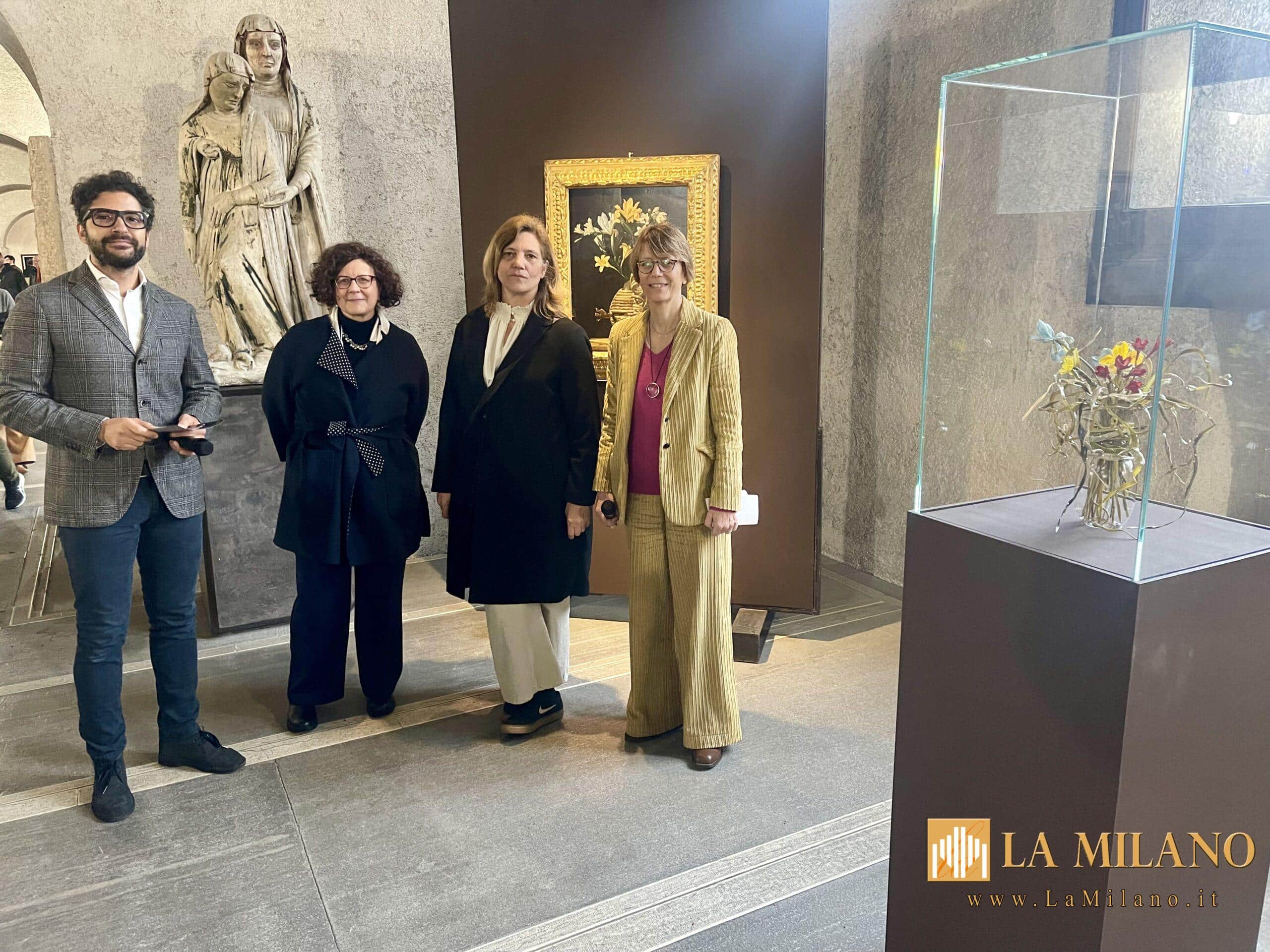 Verona, al Museo di Castelvecchio "Ospiti in Galleria" presenta la Fiasca spagliata con fiori in accostamento alla scultura Groviglio di Lilla Tabasso