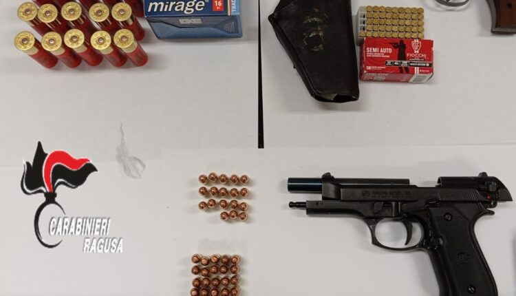 Modica, Ragusa. Deteneva armi in modo clandestino: 25enne arrestato dai Carabinieri.