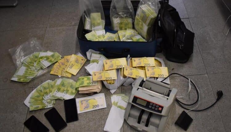 Trento, truffano un anziano signore e si impossessano di tutti i suoi gioielli e orologi: arrestati 2 uomini pregiudicati