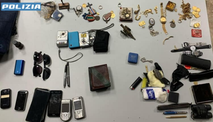 Genova, fermati per un controllo e trovati in possesso di gioielli, orologi e apparecchi elettronici. Entrambi sottoposti a fermo di Polizia Giudiziairia