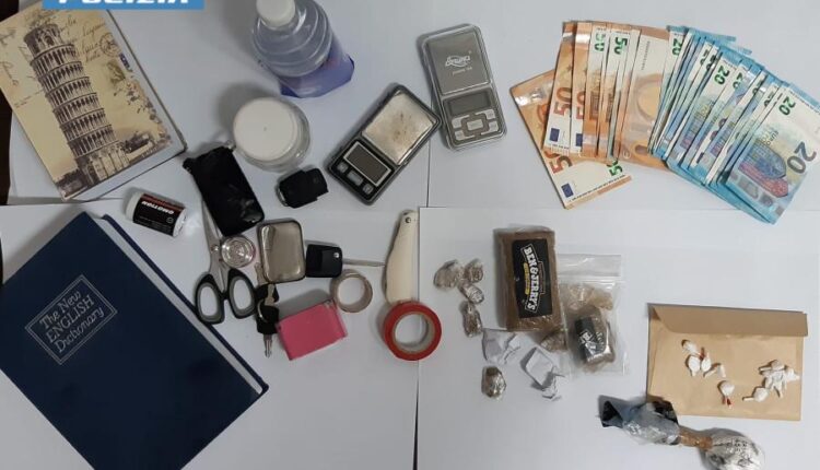 Lecce: nasconde la droga nel caricabatterie del cellulare. Arrestato 30enne.