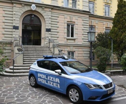 Bolzano, minacciate  di  morte con  un coltello e rapinate. La Polizia arresta 47enne pregiudicata