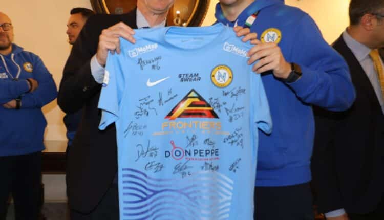 Napoli, il sindaco Manfredi e l'Assessora Ferrante premiano il Napoli Futsal, vincitore della Coppa Italia