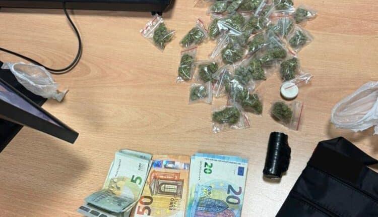 Rione Sanità: sorpreso con la droga in casa. La Polizia di Stato trae in arresto un 28enne.