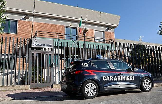 Vitulazio, 35enne arrestato dai carabinieri: aggrediva e maltrattava la madre avvelenando i suoi pasti