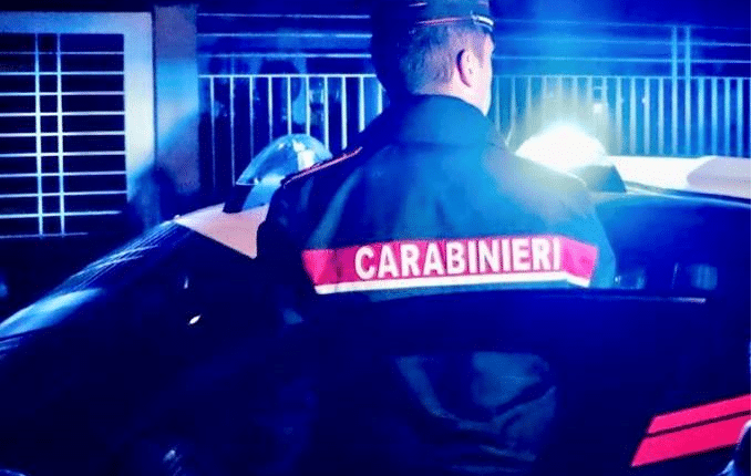 Casal di Principe (CE), in macchina con marijuana, catena in acciaio e tirapugni. Pusher e due giovanissimi bloccati dai Carabinieri