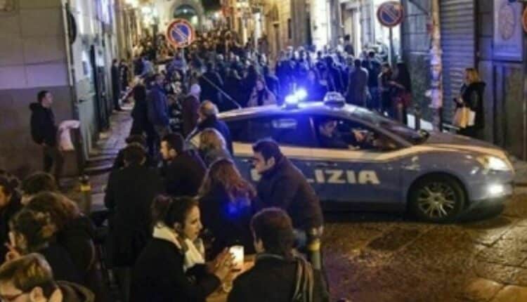 Napoli. Controlli al centro storico: chiusi due locali dalla Polizia di Stato. Identificate 150 persone e controllati 10 esercizi commerciali.