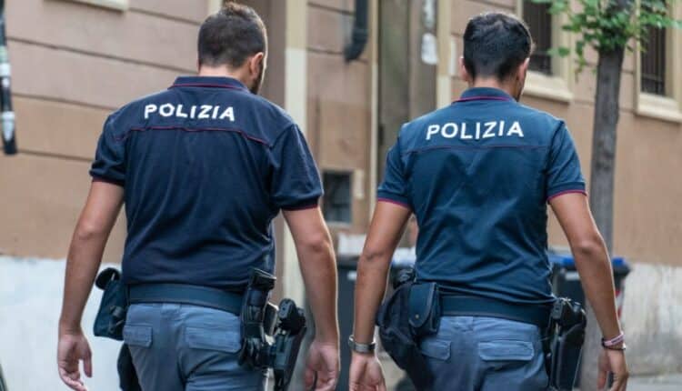 Napoli: controlli della Polizia di Stato nei quartieri di San Giovanni e Barra.
