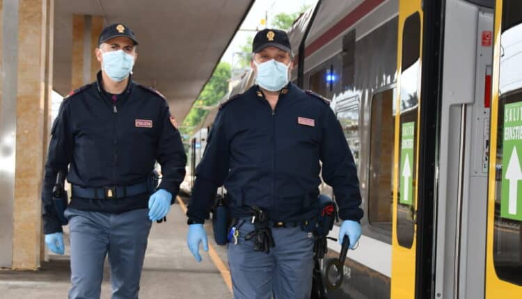Oltre 100.000 persone controllate da inizio anno, 19 arrestati, 113 denunciati: l'esito dell'attività da inizio anno ad oggi della Polizia di Stato nelle stazioni ferroviarie della Campania.