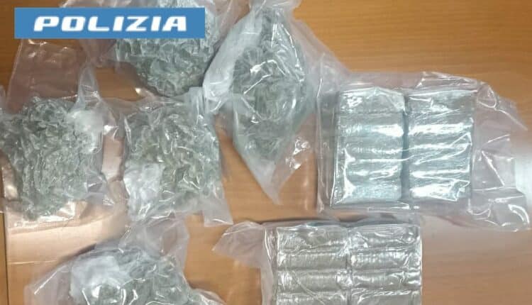 Ischia: sorpreso con un carico di droga dopo essere sbarcato al porto di Casamicciola Terme. Arrestato un 70enne napoletano.