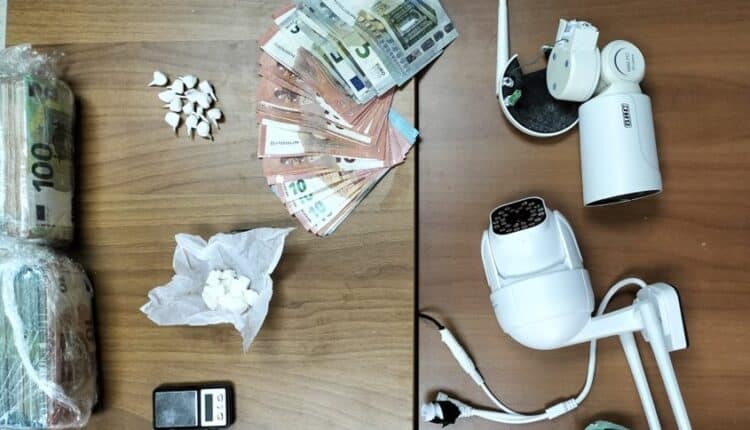 Taranto, la Polizia di Stato arresta un 50enne: trovati 17 grammi di cocaina e 3 stecche di hashish