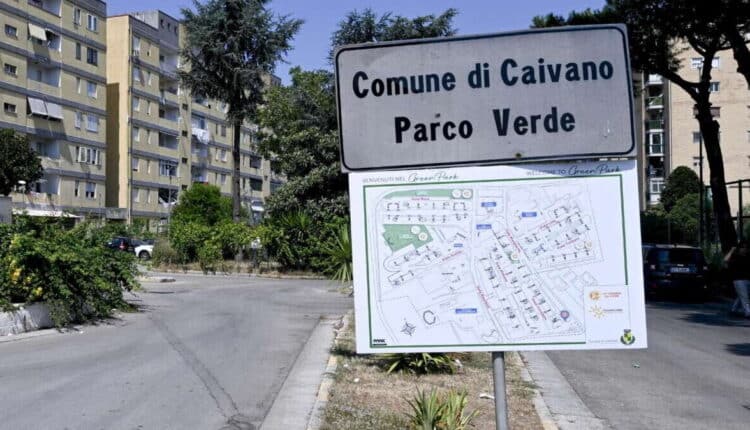 Napoli. Controlli all'interno del "Parco Verde" di Caivano. Identificate 97 persone e controllati 62 veicoli.