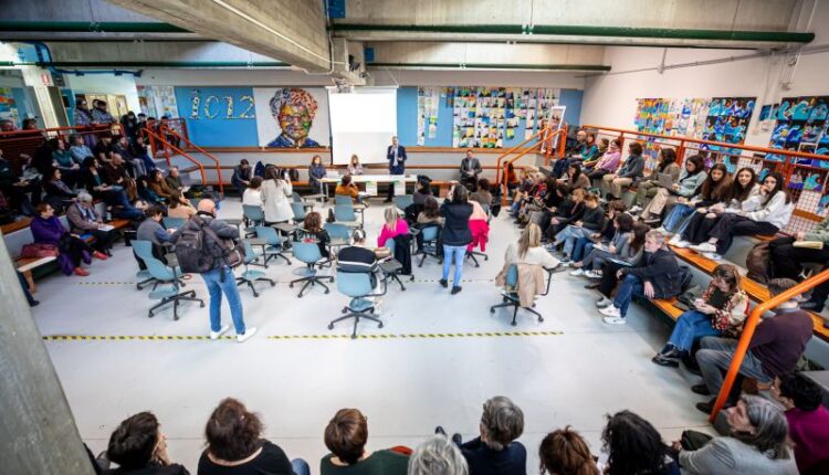 Bologna, l'annuncio dal sindaco Matteo Lepore: dal 2025 tutte le medie saranno aperte al pomeriggio