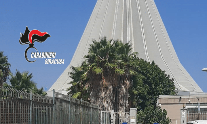 Siracusa. Evade dai domiciliari e viene rintracciata all’interno di una struttura abbandonata. Arrestata dai Carabinieri una donna di 46 anni.