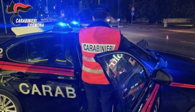 San Giovanni in Croce, Cremona: 23enne perde il controllo del veicolo e finisce in un canale, era ubriaco. Scatta il ritiro della patente e viene denunciato.