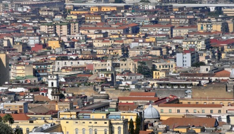 Napoli. Controlli sul territorio: quartieri San Lorenzo, Vicaria, Poggioreale e Zona Industriale perlustrati dalle Forze dell'Ordine.