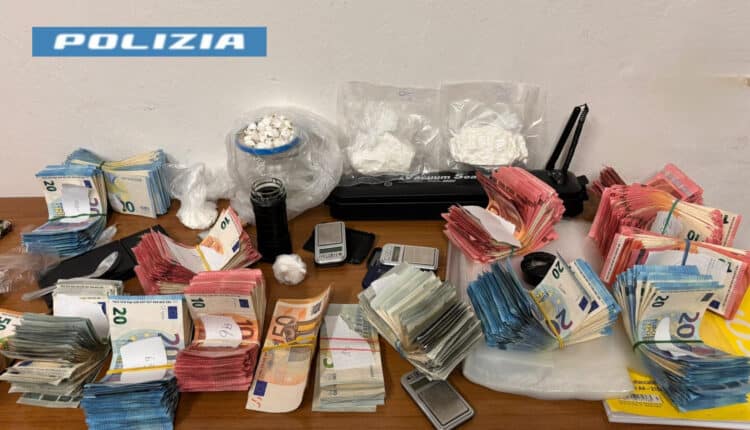 San Giovanni- Barra: sorpreso in casa con la droga. Arrestato un 58enne dalla Polizia di Stato.