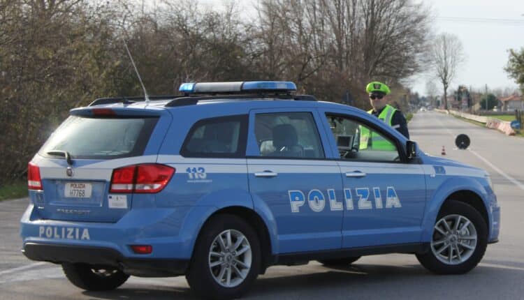 Udine, sventato femminicidio dalla polizia: arrestati l'ex compagno pakistano e l'uomo che gli ha procurato l'arma