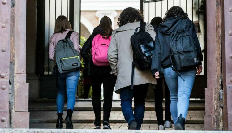 Pavia. Violenza sessuale su alunna di 12 anni. L'insegnante, 36enne, già ai domiciliari dal 2021, sconterà la restante parte della pena in carcere.