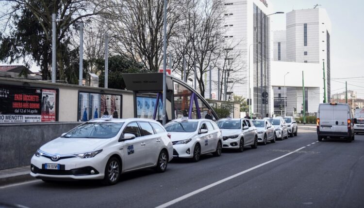 Milano: on-line il bando per 450 nuove licenze taxi. Domande entro il 30 Aprile