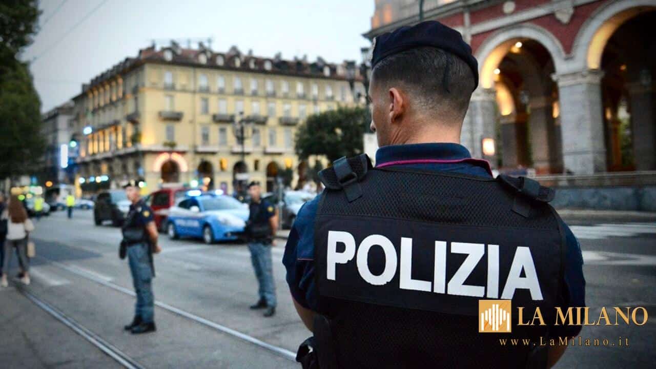 Torino. Controlli straordinari del territorio nell'area di Porta Nuova. Identificate 39 persone, controllato un locale pubblico e arrestato un 48enne.