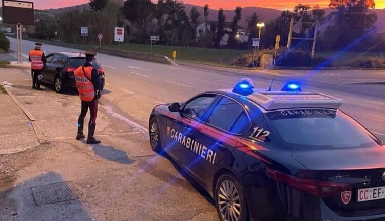 Piombino, Livorno: controlli straordinari del territorio. Controllate 25 persone e 12 veicoli.