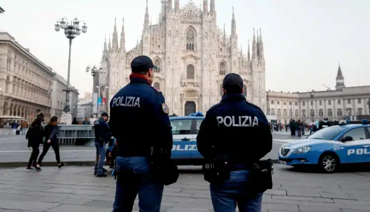 Milano, palpeggia ragazza in zona Duomo. 25enne arrestato dalla Polizia di Stato
