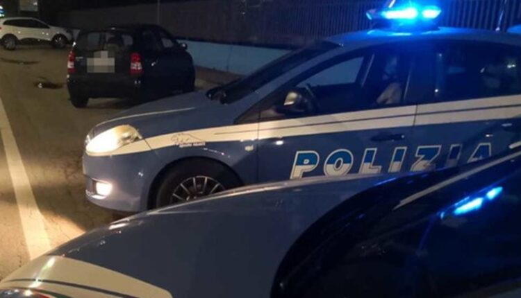 Bressanone: si aggirano con fare sospetto nei pressi di un parcheggio, fermati e dalla Polizia con capi di abbigliamento rubati. Oltre la denuncia, il decreto di espulsione dal territorio nazionale.