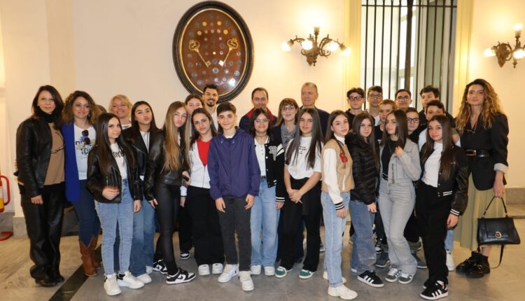 Napoli. Giornata Nazionale del Mare, a Palazzo San Giacomo presentato Blue Schools dell'Unione Europea. Premiate due classi di studenti con il riconoscimento "Oceano Pour Tous".
