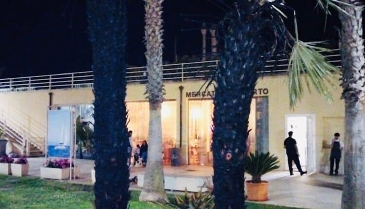 Marina di Ragusa, incendio di due palme al porto: denunciata una giovane donna