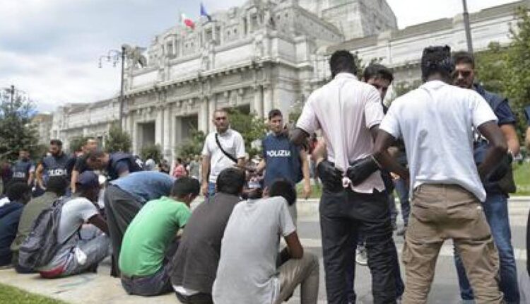 Milano: un ragazzo e due minori tentano di rubare delle valige in Stazione Centrale, bloccati
