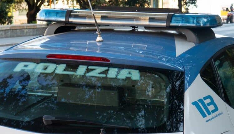 Genova, la Polizia di Stato arresta 2 persone: un 31enne accusato di rapina e un 21enne di tentato furto aggravato