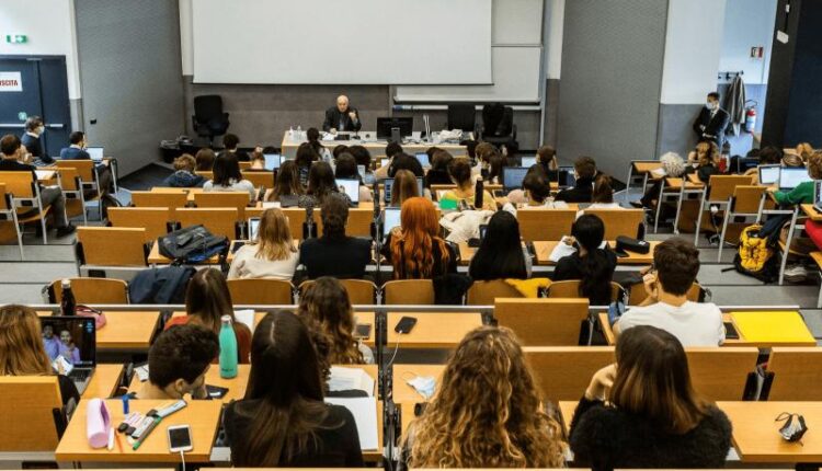 Milano. La Regione stanzia 500.000 euro per aiuto a rivalutare decisione rinuncia agli studi universitari: aperto il bando programma di counseling per il riorientamento. 