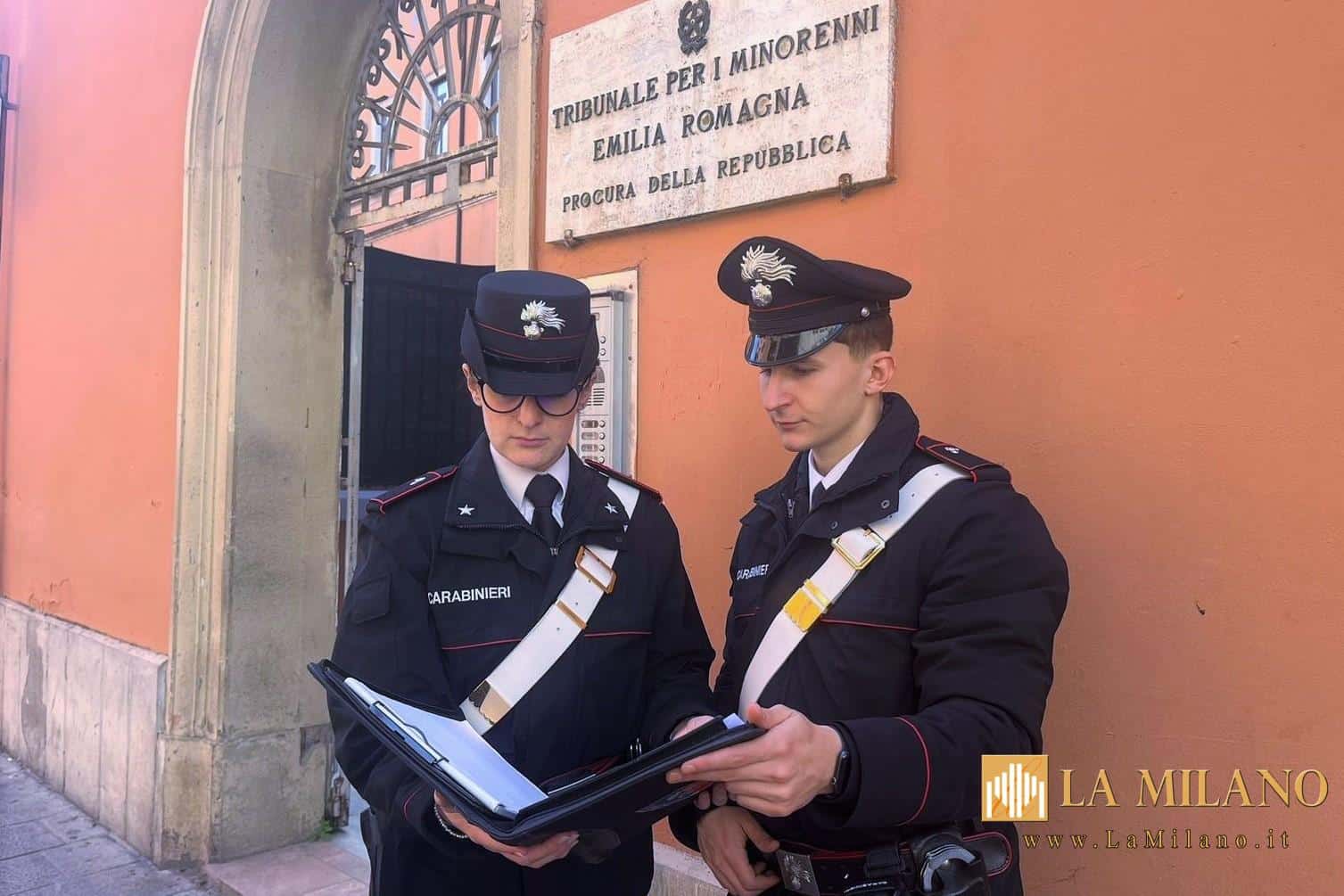 Bologna, tenta di entrare in tribunale con tre coltelli: 41enne denunciato dai Carabinieri per porto d'armi