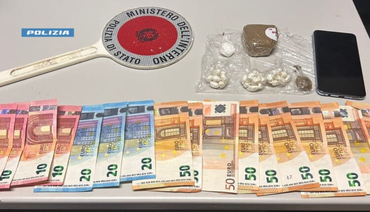 Milano, spaccio di droga in zona San Siro. Gettano cocaina nel cortile: la Polizia di Stato arresta 2 cittadini egiziani. 