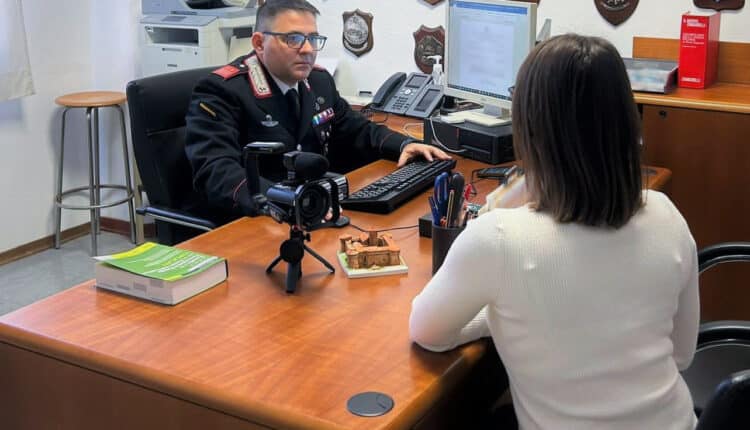 Bologna. Chiedono aiuto due donne costrette a subire violenze, offese e minacce da parte dei rispettivi compagni.
