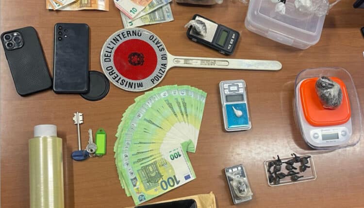 Milano, nella sua abitazione 80 g di cocaina e 7000 euro in contanti: 35enne arrestato per spaccio di sostanze stupefacenti