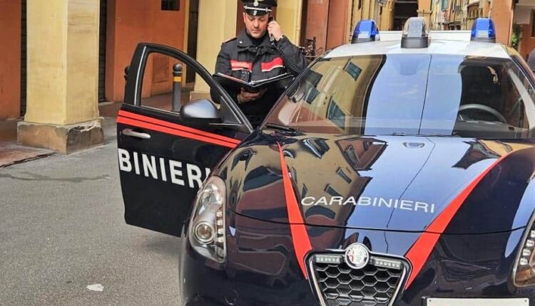 Bologna, studente universitario aggredito e rapinato del suo IPhone mini: arrestati due minorenni stranieri