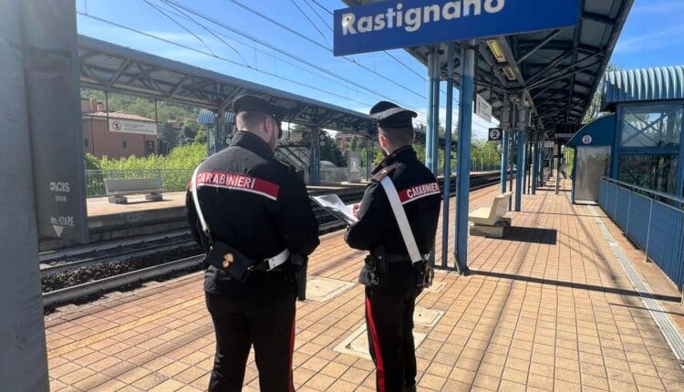Bologna, Stazione di Rastignano. Rottura di vetri di 5 bacheche, cestini rimossi e asportati: denunciati due minorenni per danneggiamento.