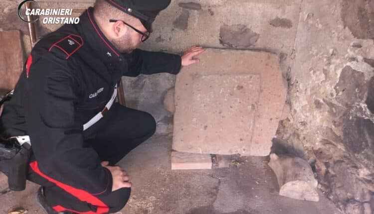 Seneghe, Sardegna. Ritrovata una "tomba di gigante" in un'abitazione privata: sequestrata dai Carabinieri.