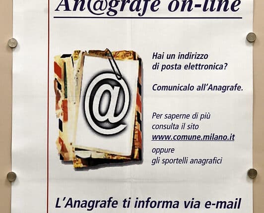 Milano, dalle affissioni al Legal Design: allestita una mostra nelle bacheche dell'Anagrafe
