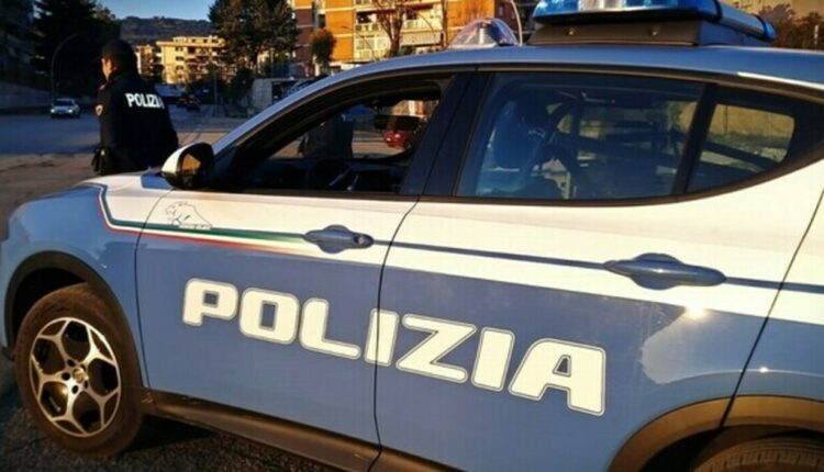 Napoli, Mercato: aggredisce la figlia, 41enne napoletano arrestato