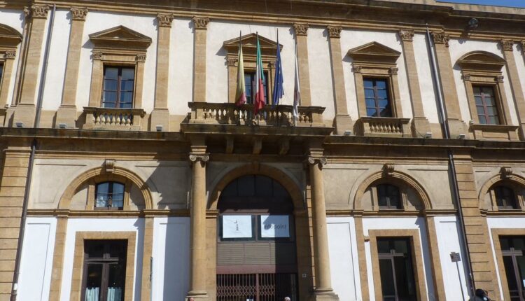 Caltanissetta. Il cannolo entra nel Guinness World Records: sabato la cerimonia al Foyer del Teatro Margherita.