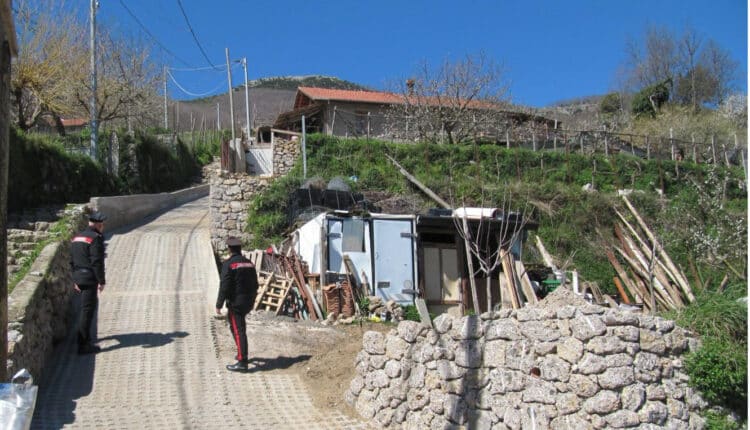 Agerola: contrasto all'abusivismo edilizio in area vincolata, 6 persone denunciate dai Carabinieri.