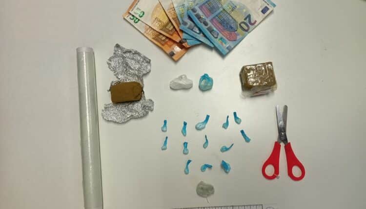 Alcamo: fiuto infallibile del pastore tedesco antidroga “Ulla”. Arrestato pregiudicato con hashish e cocaina pronte per lo spaccio.