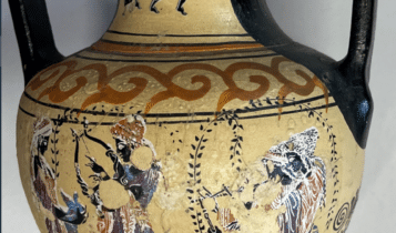 Noto (SR), fucile e munizioni nascosti vicino al pollaio. Arrestato dai carabinieri un 73enne trovato in possesso anche di oggetti di interesse archeologico